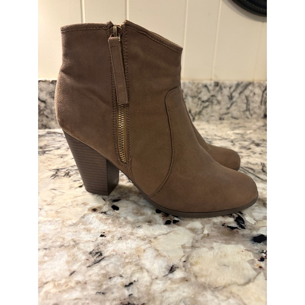 Journee Collection Link Ankle Boots Size 9 Tan Faux Suede Block Heel Booties